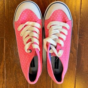 NWOT Tommy Hilfiger Pink Canvas Shoes w/white Polka dots - size 1